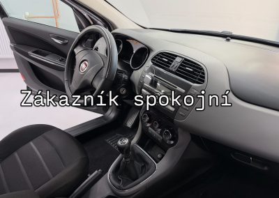 Detail čistého interiéru vozidla